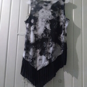 Simply Vera tank top-medium like new